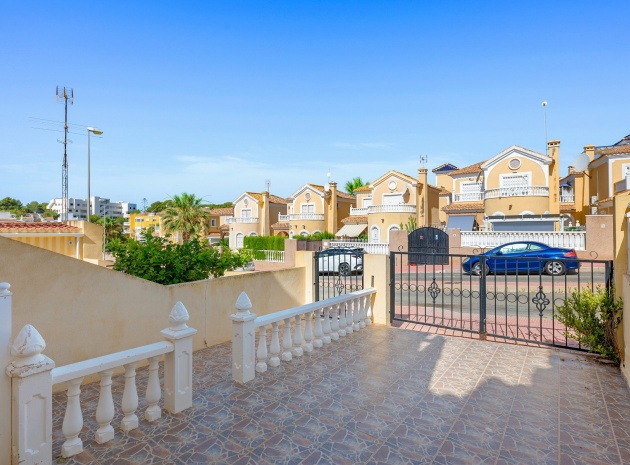 Resale - Townhouse - Villamartin - bosque de las lomas