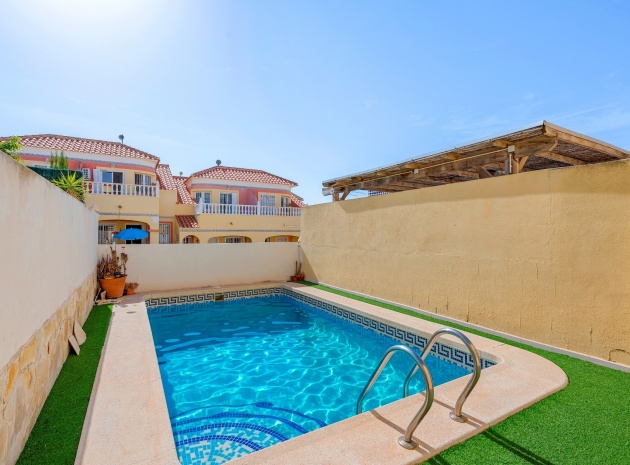 Resale - Townhouse - Villamartin - bosque de las lomas
