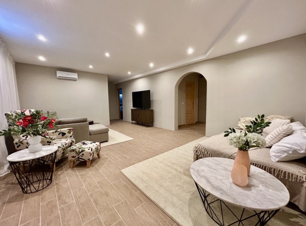 Resale - Villa - La Zenia