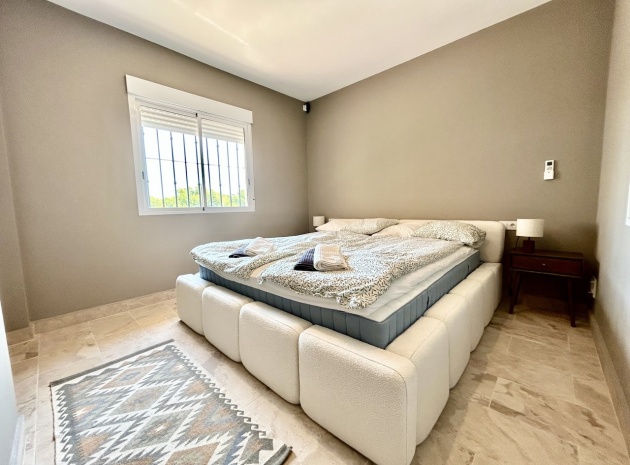 Resale - Villa - La Zenia