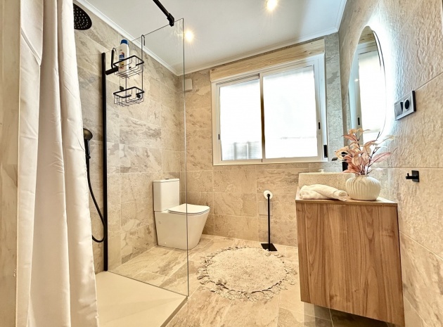 Resale - Villa - La Zenia