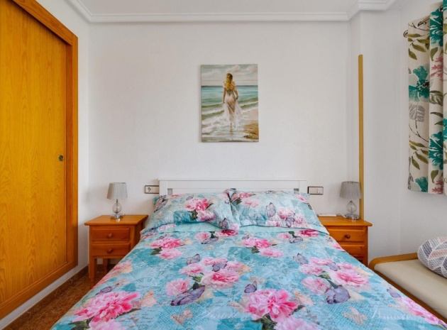 Resale - Apartment - Torrevieja - Torrevieja Centro