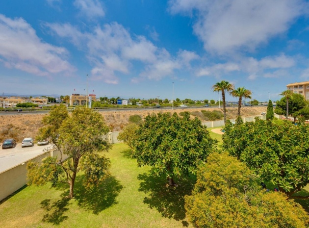 Resale - Apartment - Torrevieja - Torrevieja Centro