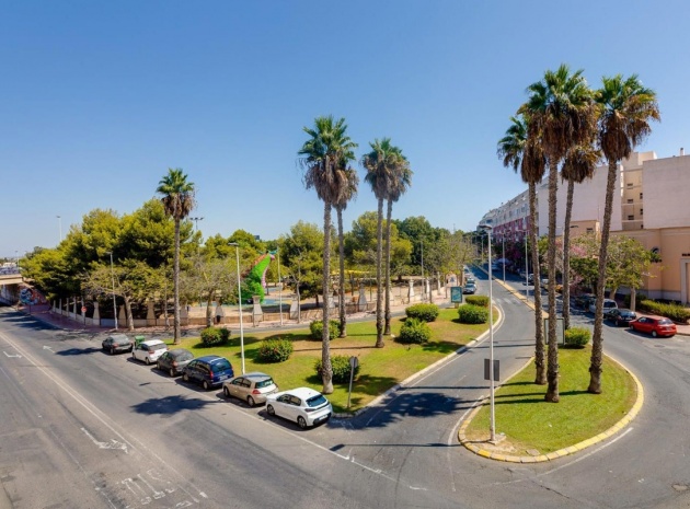 Resale - Apartment - Torrevieja - Torrevieja Centro