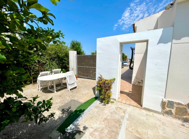 Wiederverkauf - Villa - Daya Nueva - Daya Nueva Centro