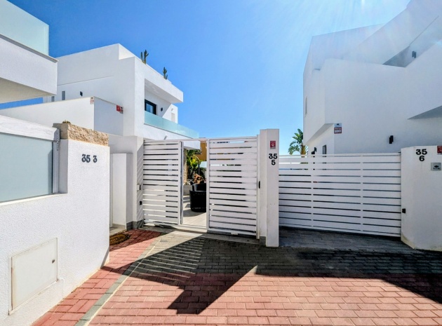 Återförsäljning - Villa - Los Montesinos - La Herrada
