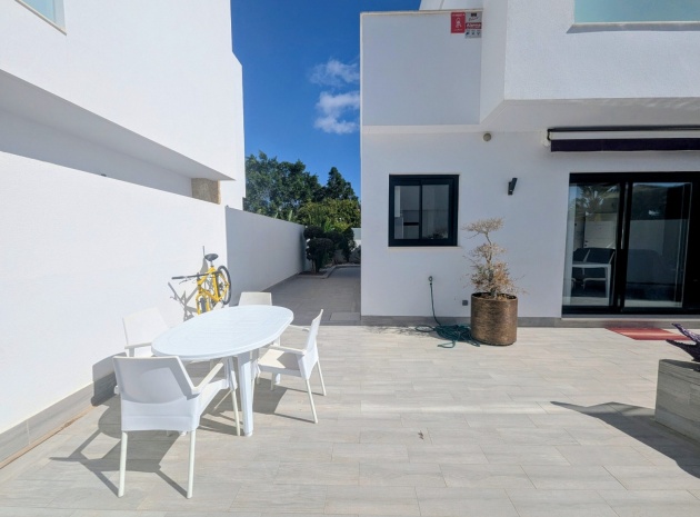 Återförsäljning - Villa - Los Montesinos - La Herrada