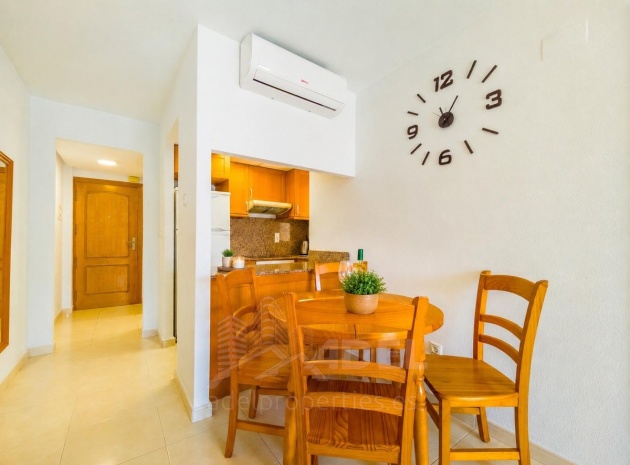 Resale - Apartment - Torrevieja - Playa De Los Locos