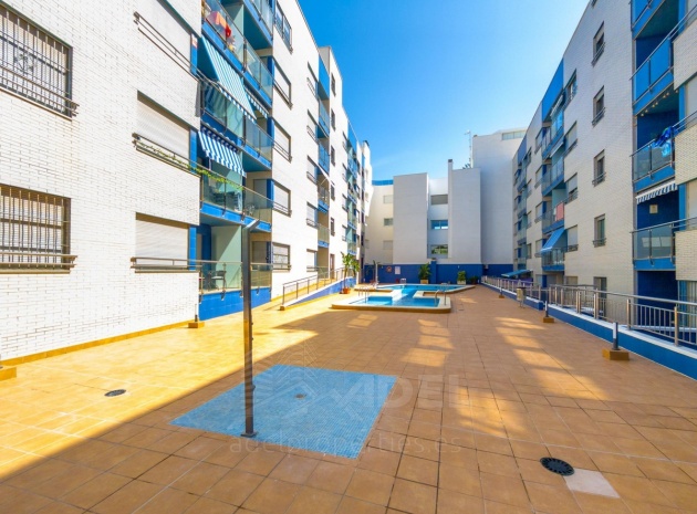 Resale - Apartment - Torrevieja - Playa De Los Locos