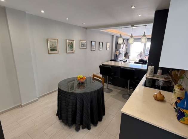 Resale - Apartment - Torrevieja - Torrevieja Centro