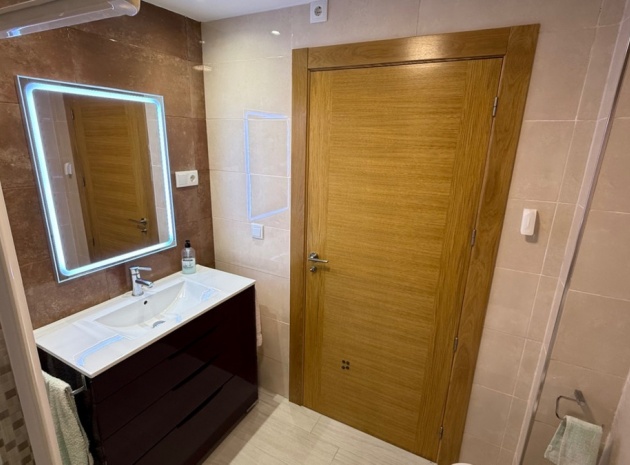 Resale - Apartment - Torrevieja - Torrevieja Centro