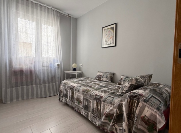 Resale - Apartment - Torrevieja - Torrevieja Centro