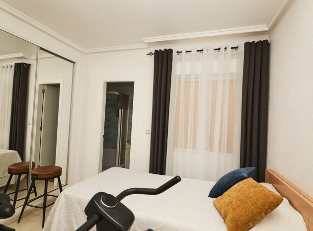 Resale - Apartment - Torrevieja - Torrevieja Centro