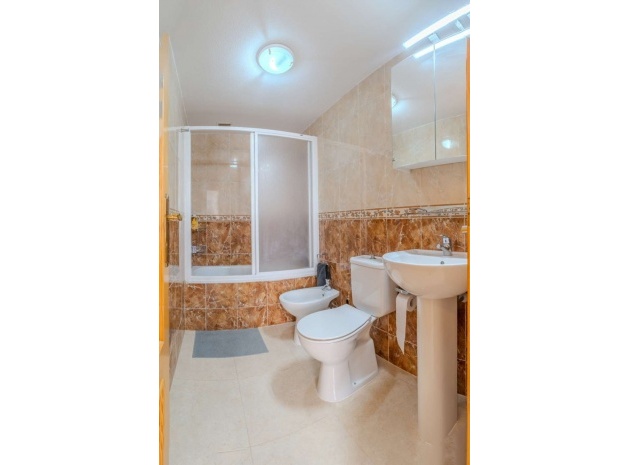 Resale - Apartment - Torrevieja - Torrevieja Centro