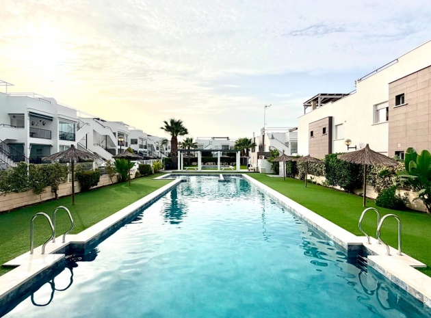 Resale - Apartment - Torrevieja - Aguas Nuevas