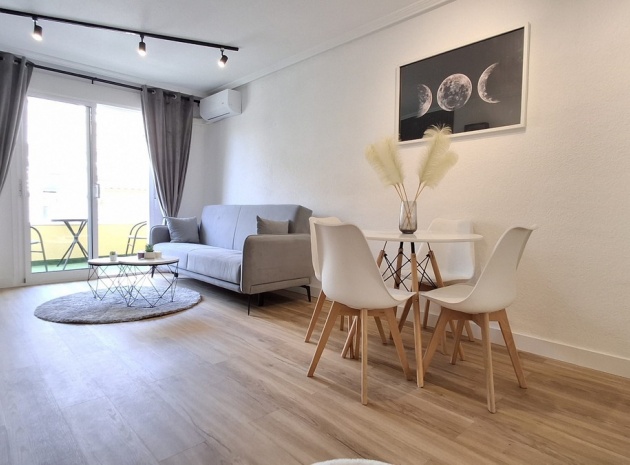 Resale - Apartment - Torrevieja - Torrevieja Centro