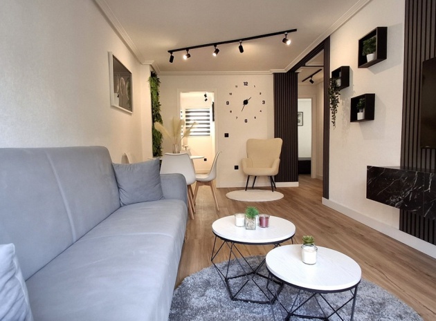 Resale - Apartment - Torrevieja - Torrevieja Centro