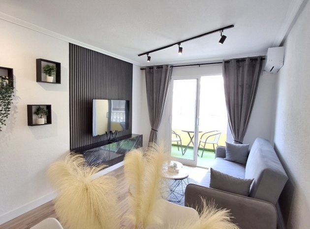 Resale - Apartment - Torrevieja - Torrevieja Centro