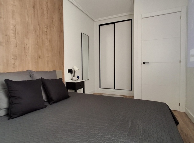 Resale - Apartment - Torrevieja - Torrevieja Centro