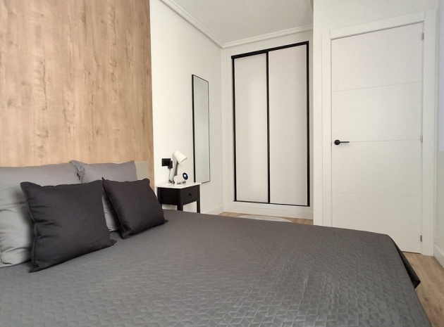 Resale - Apartment - Torrevieja - Torrevieja Centro