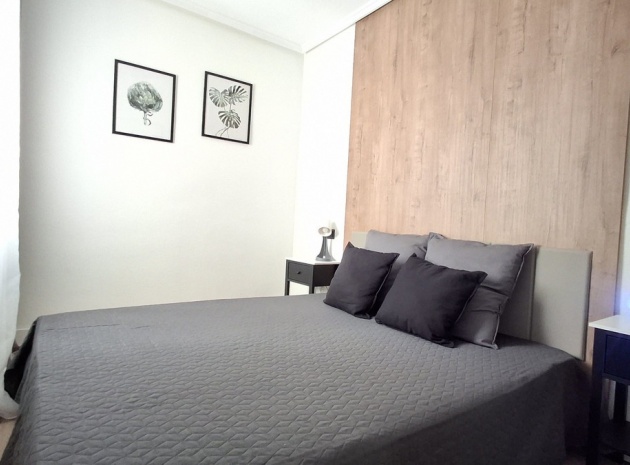 Resale - Apartment - Torrevieja - Torrevieja Centro