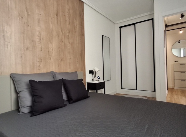 Resale - Apartment - Torrevieja - Torrevieja Centro