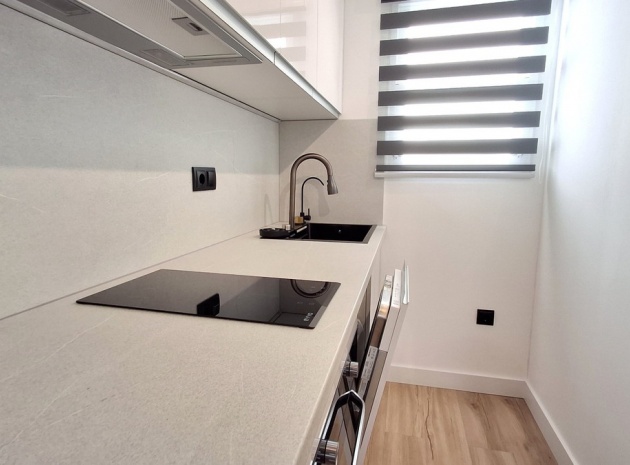 Resale - Apartment - Torrevieja - Torrevieja Centro