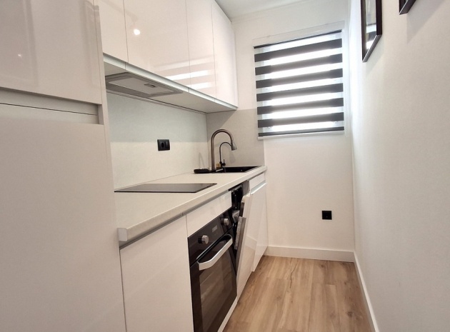 Resale - Apartment - Torrevieja - Torrevieja Centro