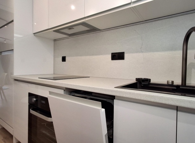 Resale - Apartment - Torrevieja - Torrevieja Centro