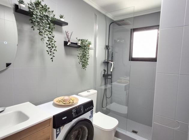 Resale - Apartment - Torrevieja - Torrevieja Centro