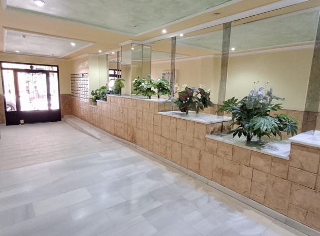 Resale - Apartment - Torrevieja - Torrevieja Centro