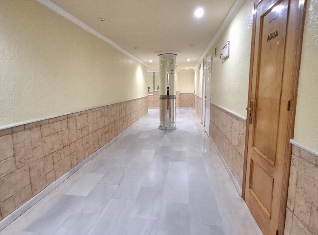 Resale - Apartment - Torrevieja - Torrevieja Centro