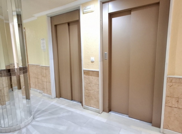 Resale - Apartment - Torrevieja - Torrevieja Centro