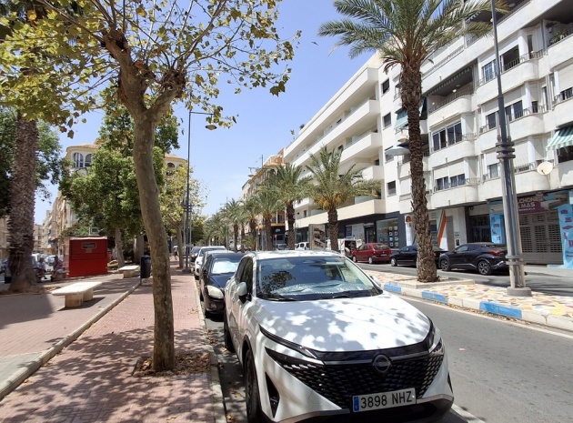 Resale - Apartment - Torrevieja - Torrevieja Centro