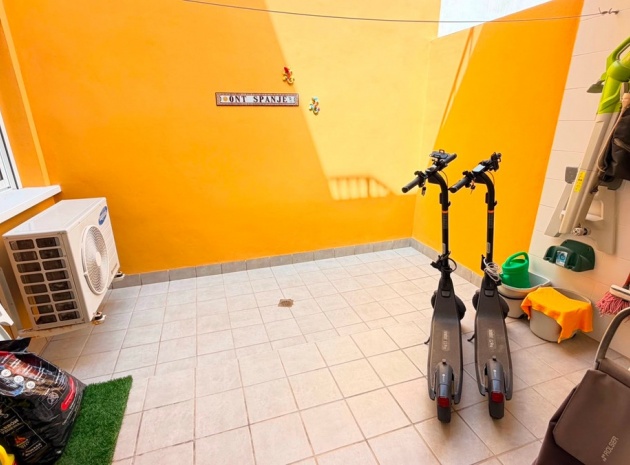 Resale - Apartment - Torrevieja - Aguas Nuevas