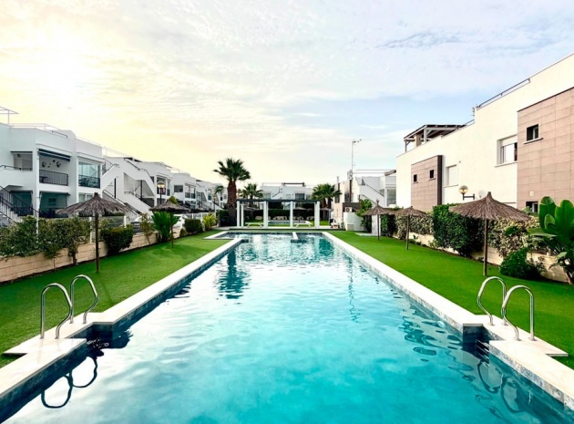 Resale - Apartment - Torrevieja - Aguas Nuevas