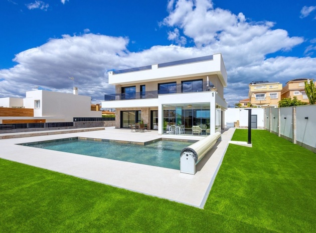 Resale - Villa - Torrevieja - Torrevieja Centro