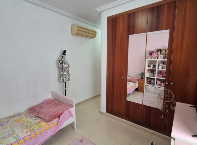 Resale - Villa - Torrevieja - Torrevieja Centro