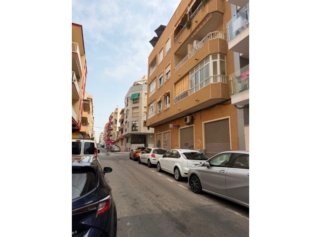 Resale - Apartment - Torrevieja - Torrevieja Centro