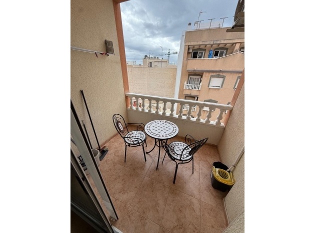 Resale - Apartment - Torrevieja - Torrevieja Centro