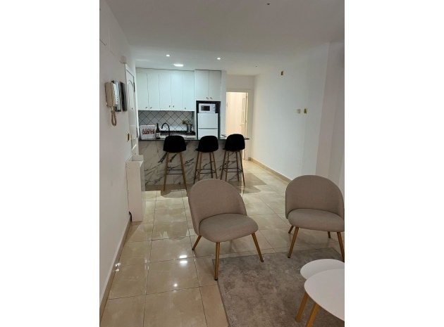 Resale - Apartment - Torrevieja - Torrevieja Centro