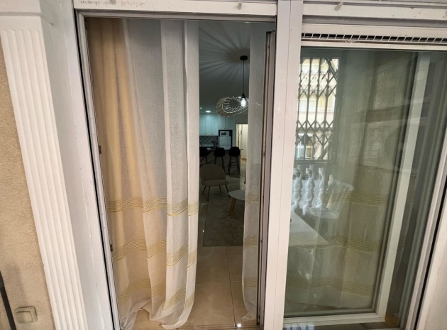 Resale - Apartment - Torrevieja - Torrevieja Centro