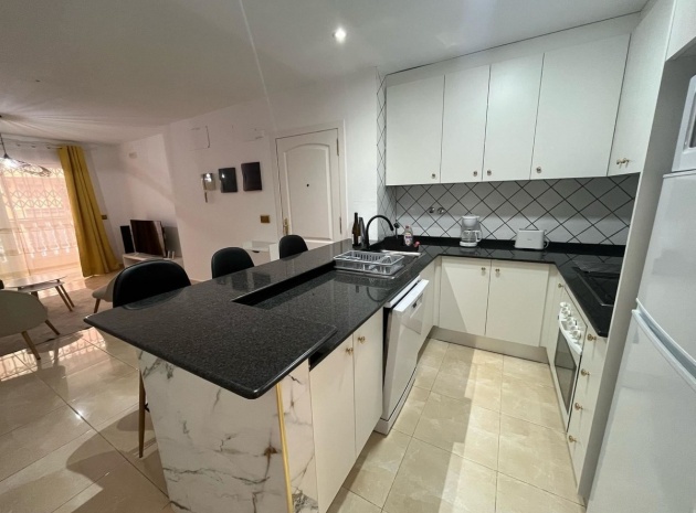Resale - Apartment - Torrevieja - Torrevieja Centro