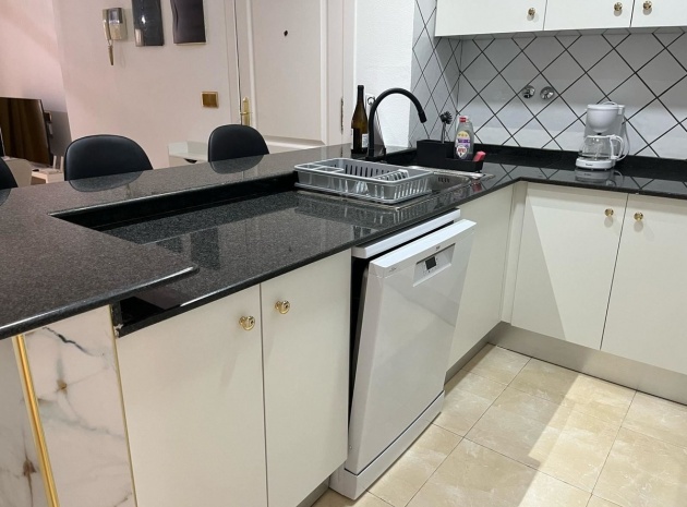 Resale - Apartment - Torrevieja - Torrevieja Centro
