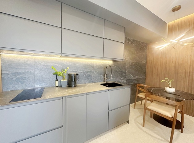 Resale - Apartment - Torrevieja - Torrevieja Centro