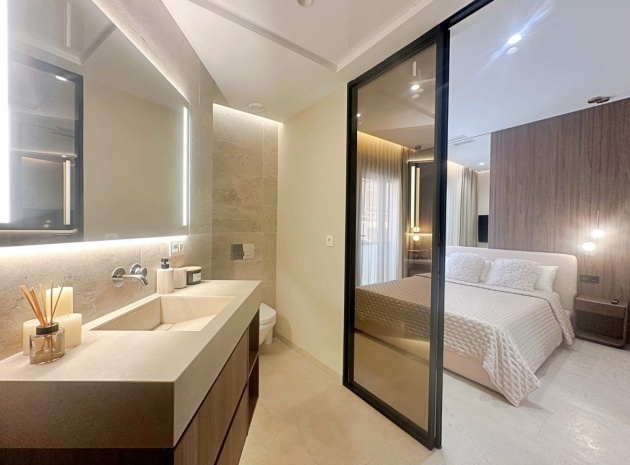 Resale - Apartment - Torrevieja - Torrevieja Centro