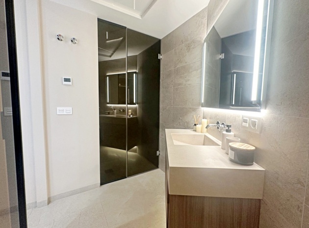 Resale - Apartment - Torrevieja - Torrevieja Centro
