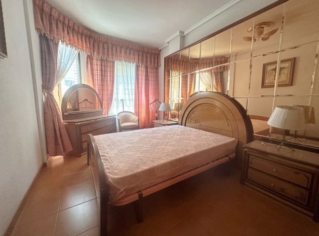 Resale - Apartment - Torrevieja - Torrevieja Centro