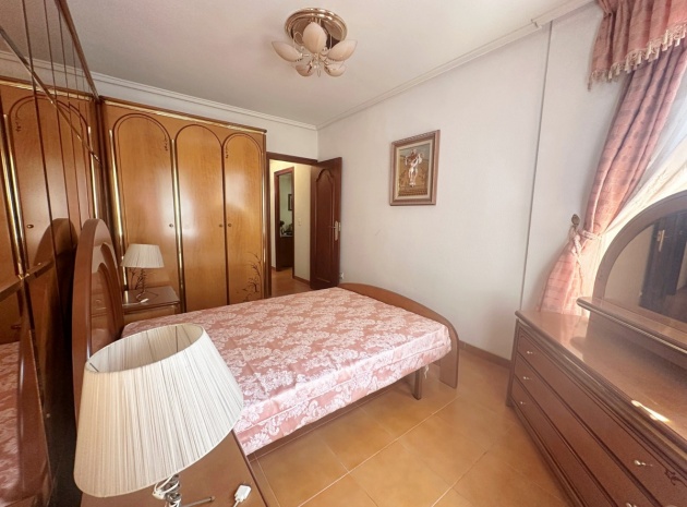 Resale - Apartment - Torrevieja - Torrevieja Centro