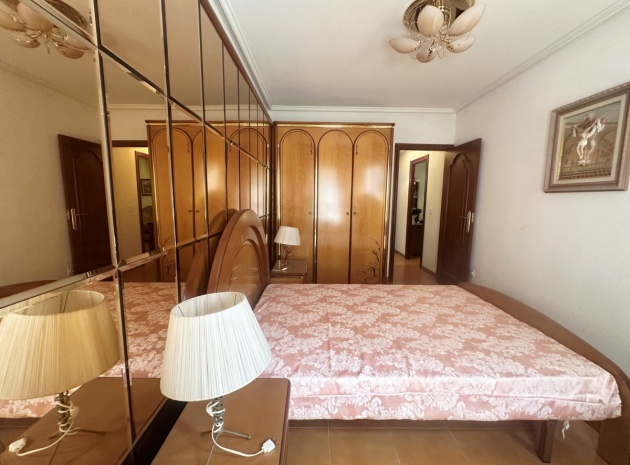 Resale - Apartment - Torrevieja - Torrevieja Centro
